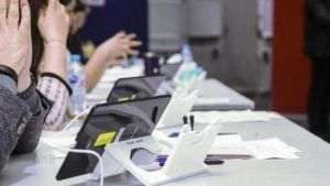 Peste 1,6 milioane de cetăţeni români au votat până la ora 09:00